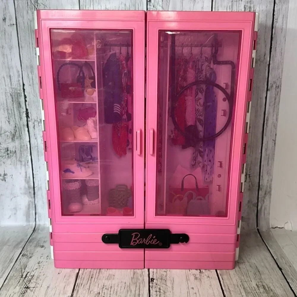 Barbie 2018 Mattel Pink White Wardrobe Clothing Closet 6 pairs shoes 2‎ Handbags